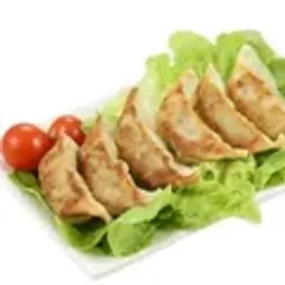E8 Chicken gyozas 6pc