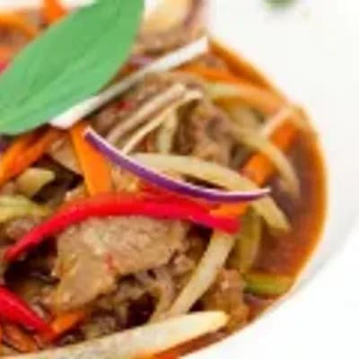 Stir-fried beef with Thai basil