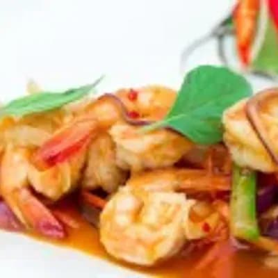 Stir-fried prawns with Thai basil
