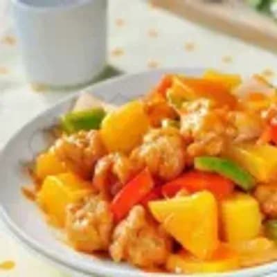 Stir-fried chicken with pineapple