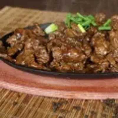 Black pepper beef on sizzling plate