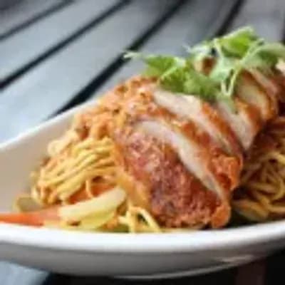 Stir-fried rice/egg noodles with roasted duck