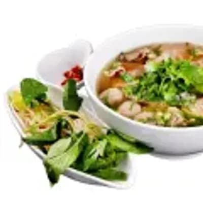 Phở with beef meatballs