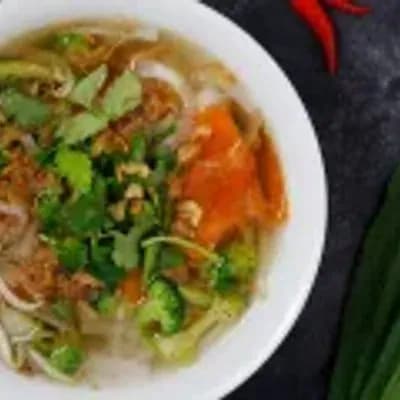 Vegetarian rice noodle (or egg noodle) soup