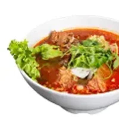 Rice noodle soup with beef stew