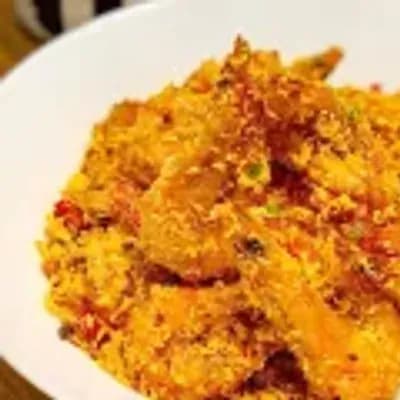 Fried prawns with garlic and chili