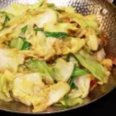 Stir-fried cabbage in hot pot